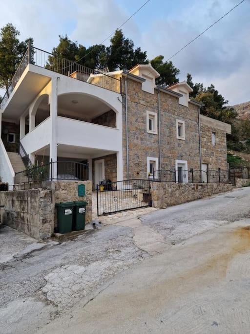 Authentique Maison Dalmate En Vieille Pierre Proche De Split, De La Et De La Montagne *