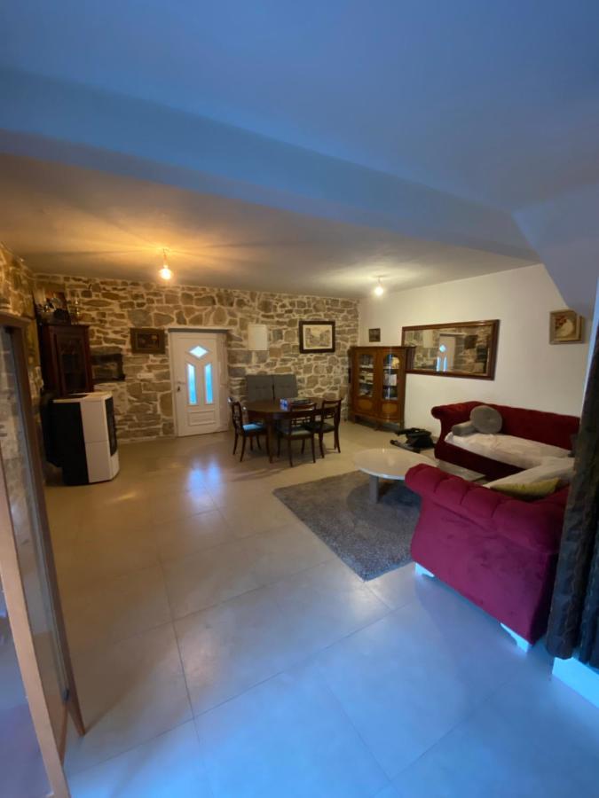 Authentique Maison Dalmate En Vieille Pierre Proche De Split, De La Et De La Montagne Zrnovnica