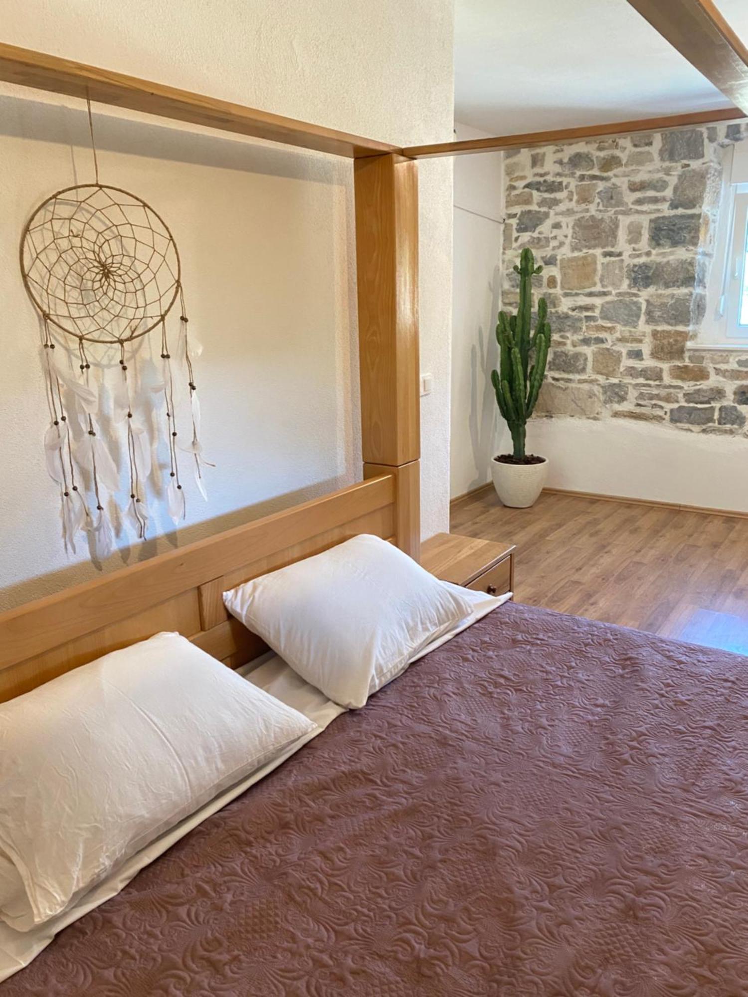 Authentique Maison Dalmate En Vieille Pierre Proche De Split, De La Et De La Montagne Žrnovnica